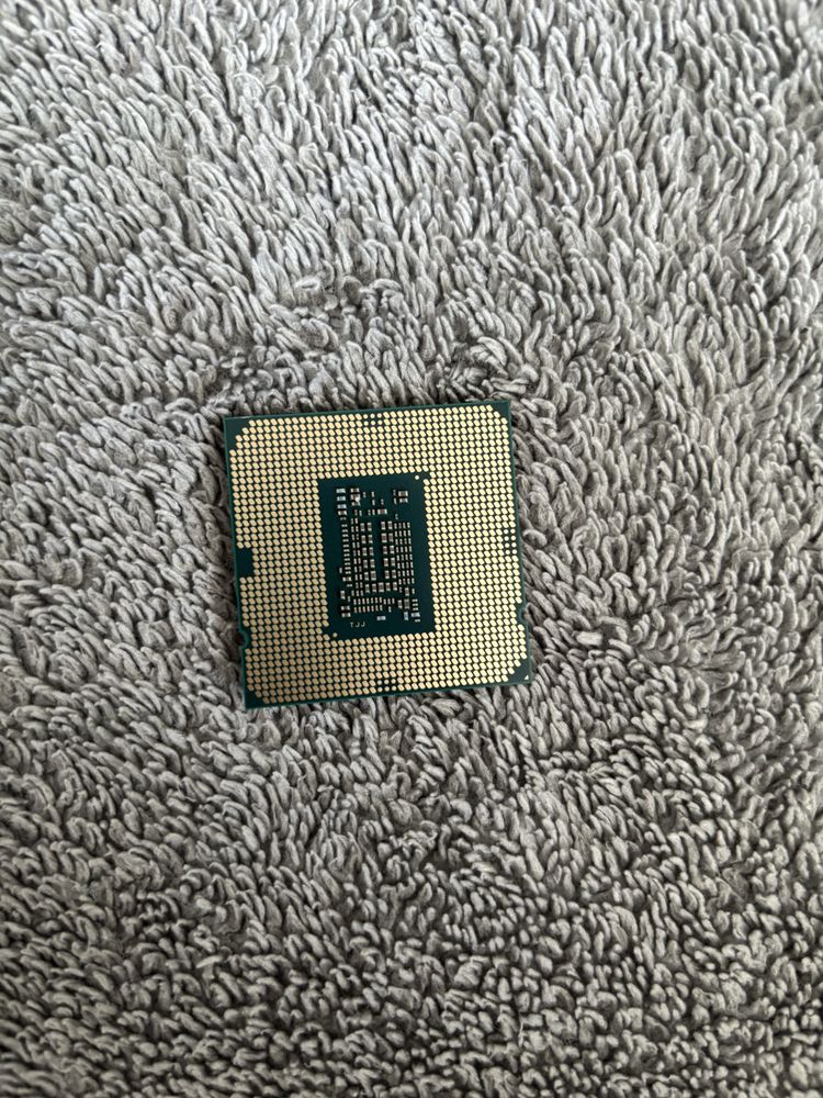 Продавам процесор İntel core i5-10400f