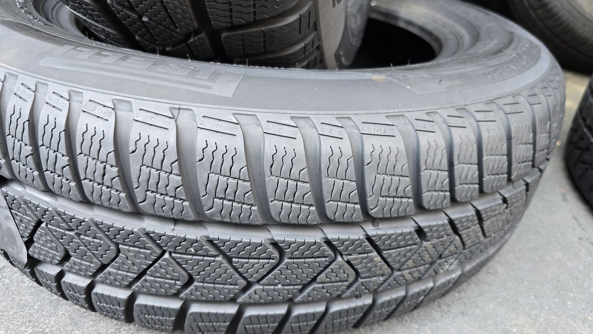 2 anvelope iarnă Pirelli RSC 205/60/16