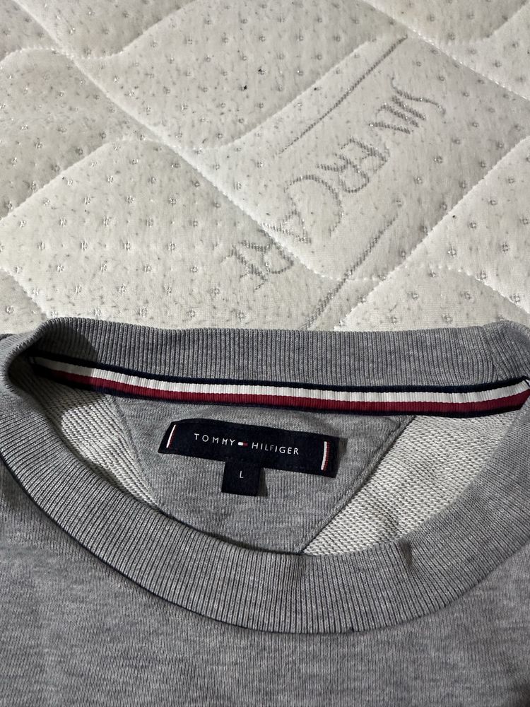 Tommy Hilfiger Colour-blocked Flag Sweatshirt