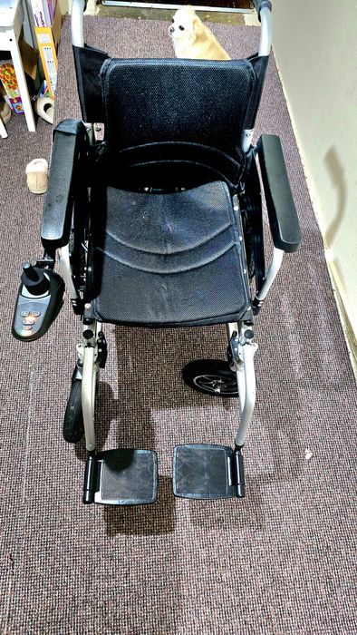 Carut electric pliabil pentru persoane cu dizabilități sau handicap