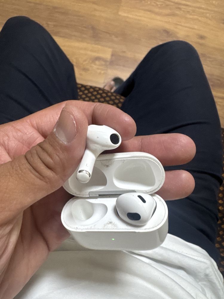 Срочна продается Air Pods 3