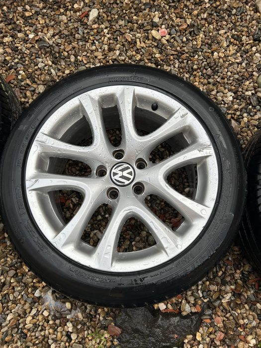 Roti  VW  originale 235 45 R17  Michelin