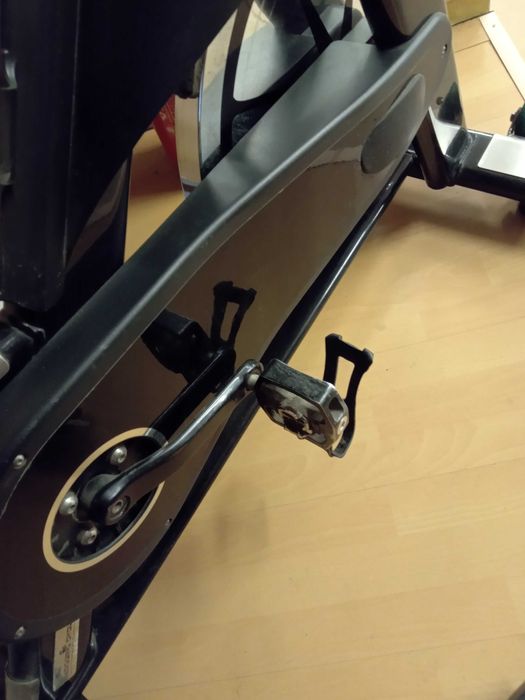 СПИН байк Tomahawk и лежанка за горна част гърди