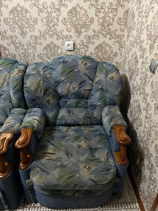 Диван и желбесік