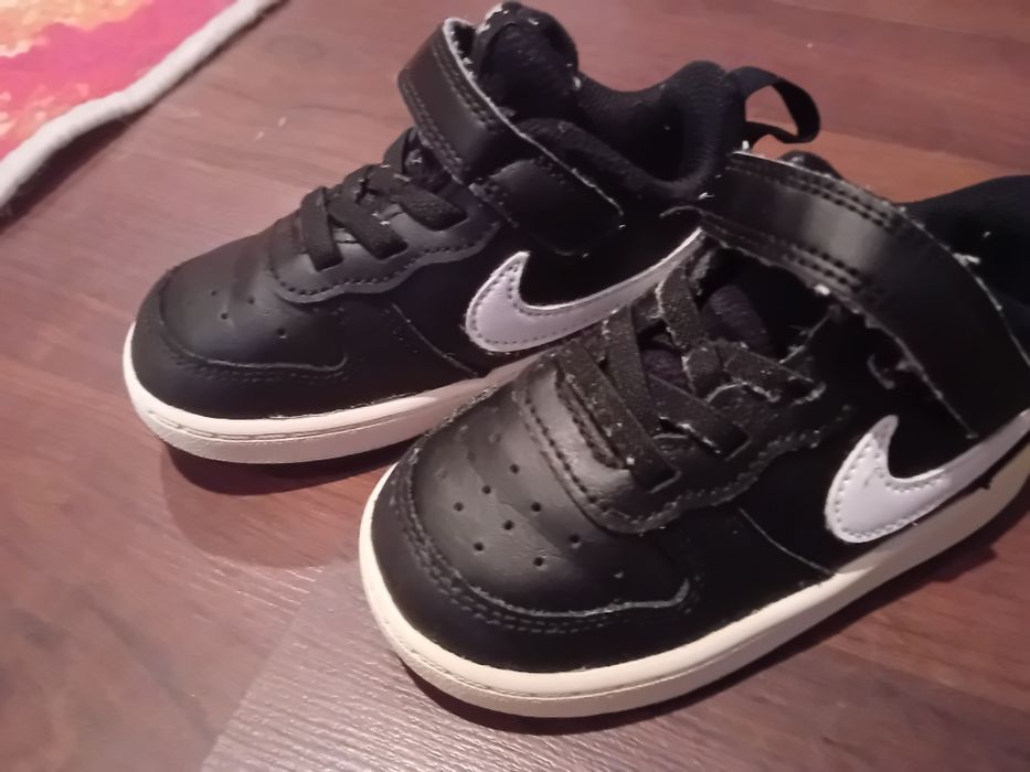 Adidasi nike baietei