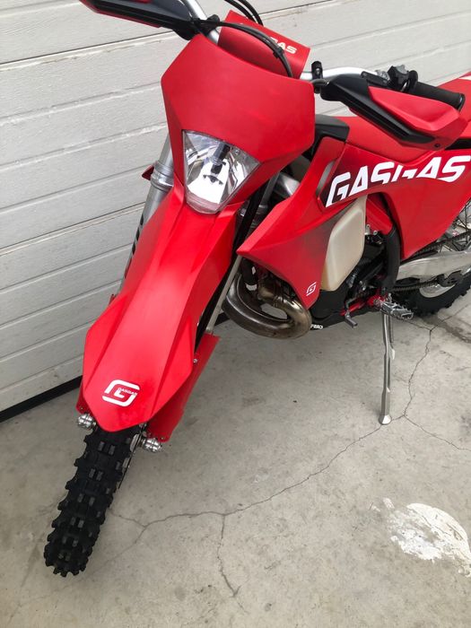 Gas Gas 300 TBI 2024 – 35 ore – Înmatriculată – Stare impecabilă
