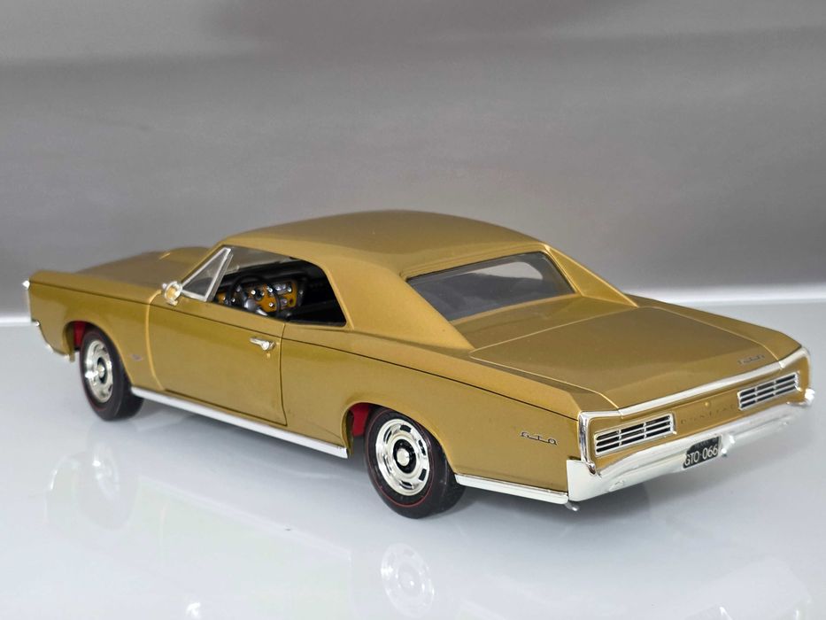 Macheta Auto 1/18 ERTL 1966 Pontiac GTO Gold