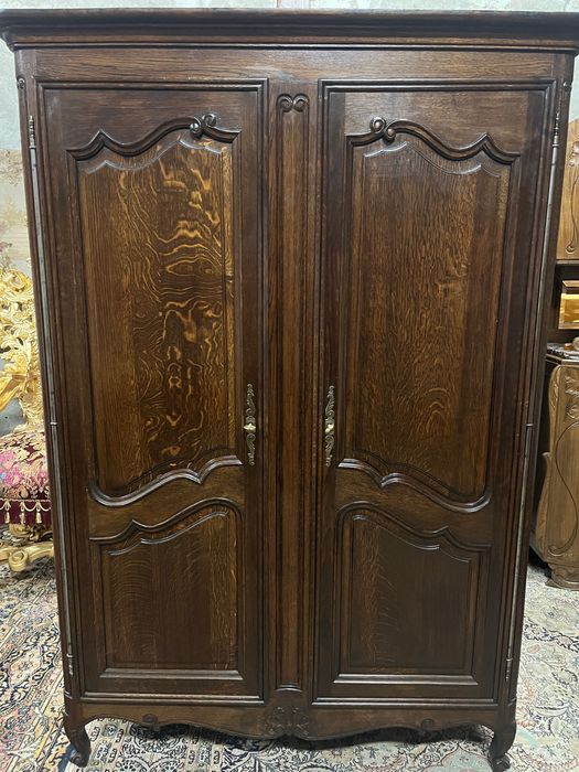 Масивен дъбов гардероб