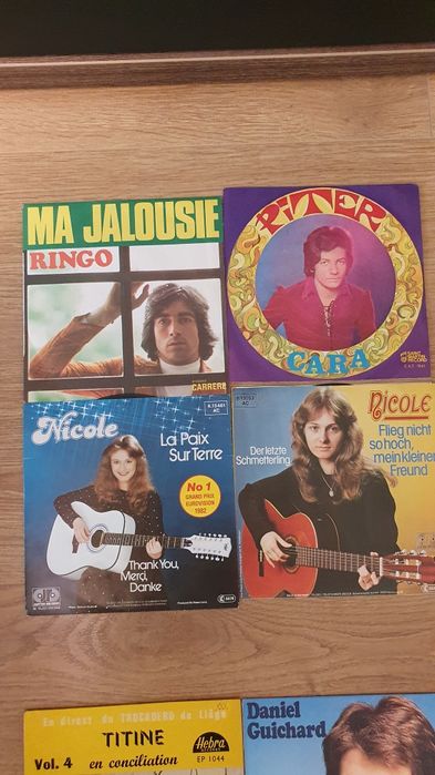 Lot 24 de discuri singlevinil pickup anii 80