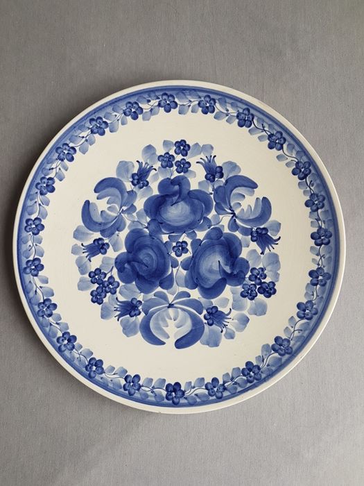 Декоративна порцеланова чиния в 'холандски' стил