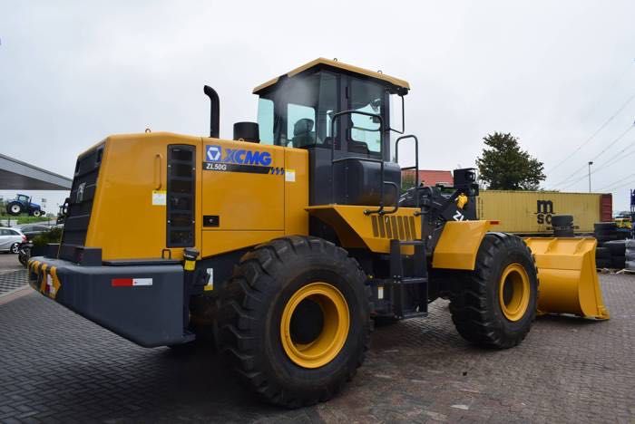 Сдам в аренду трех кубовый погрузчик 5 тонник