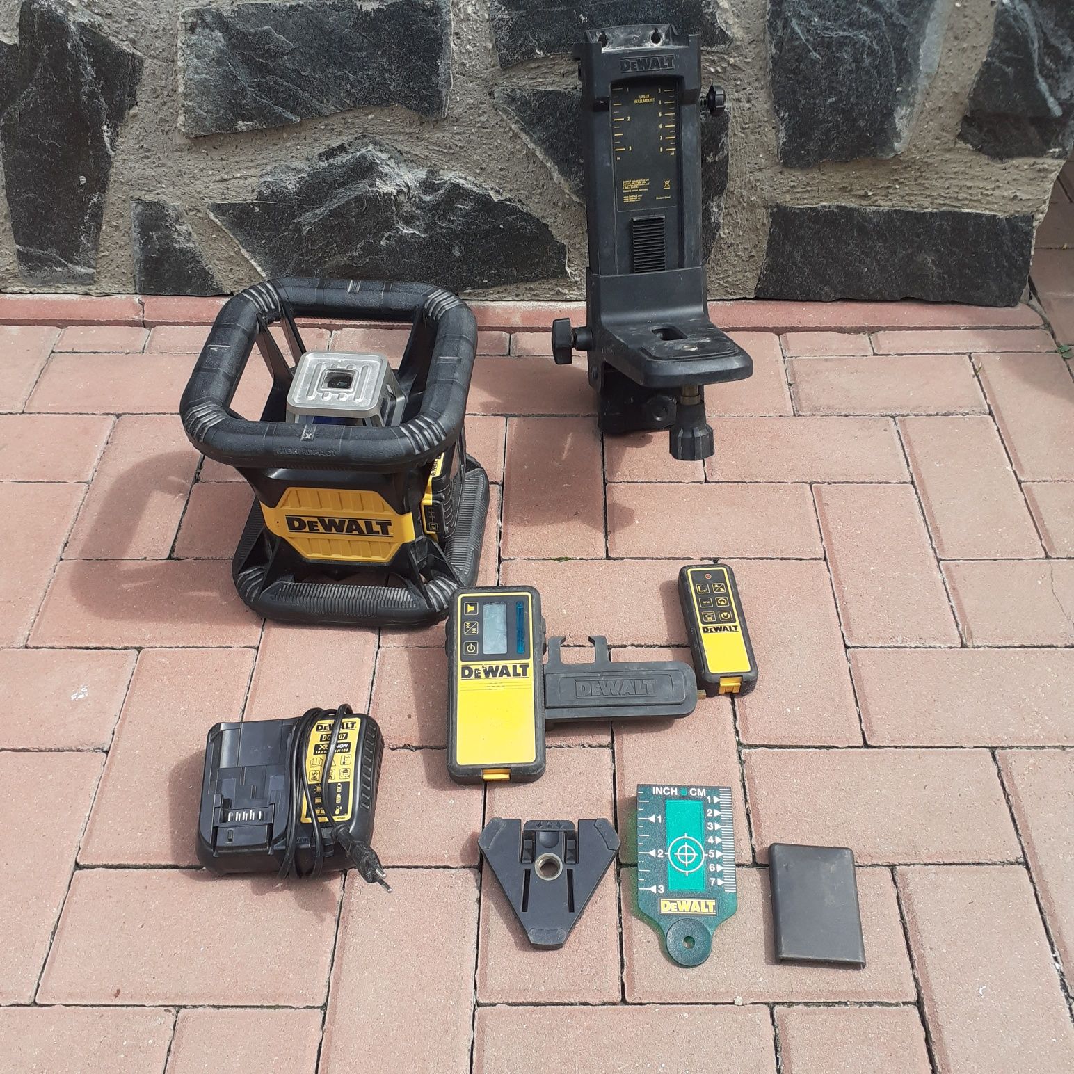 Laser profesional dewalt  dce079g