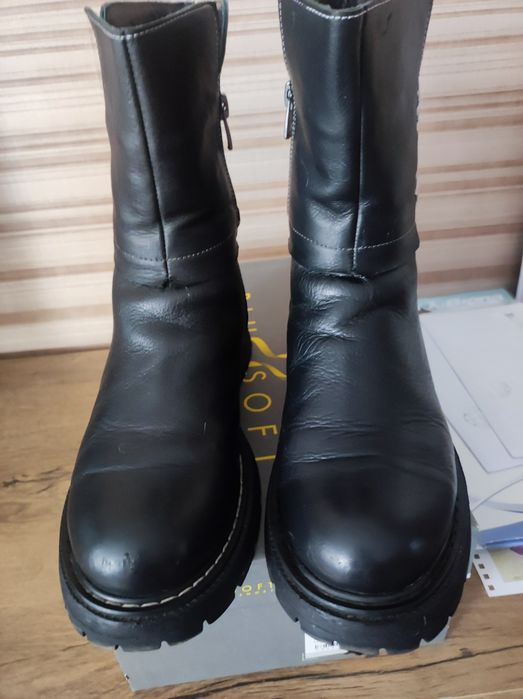 Дамски ботуши, обувани само веднъж, топли- агнешка кожа. българско про