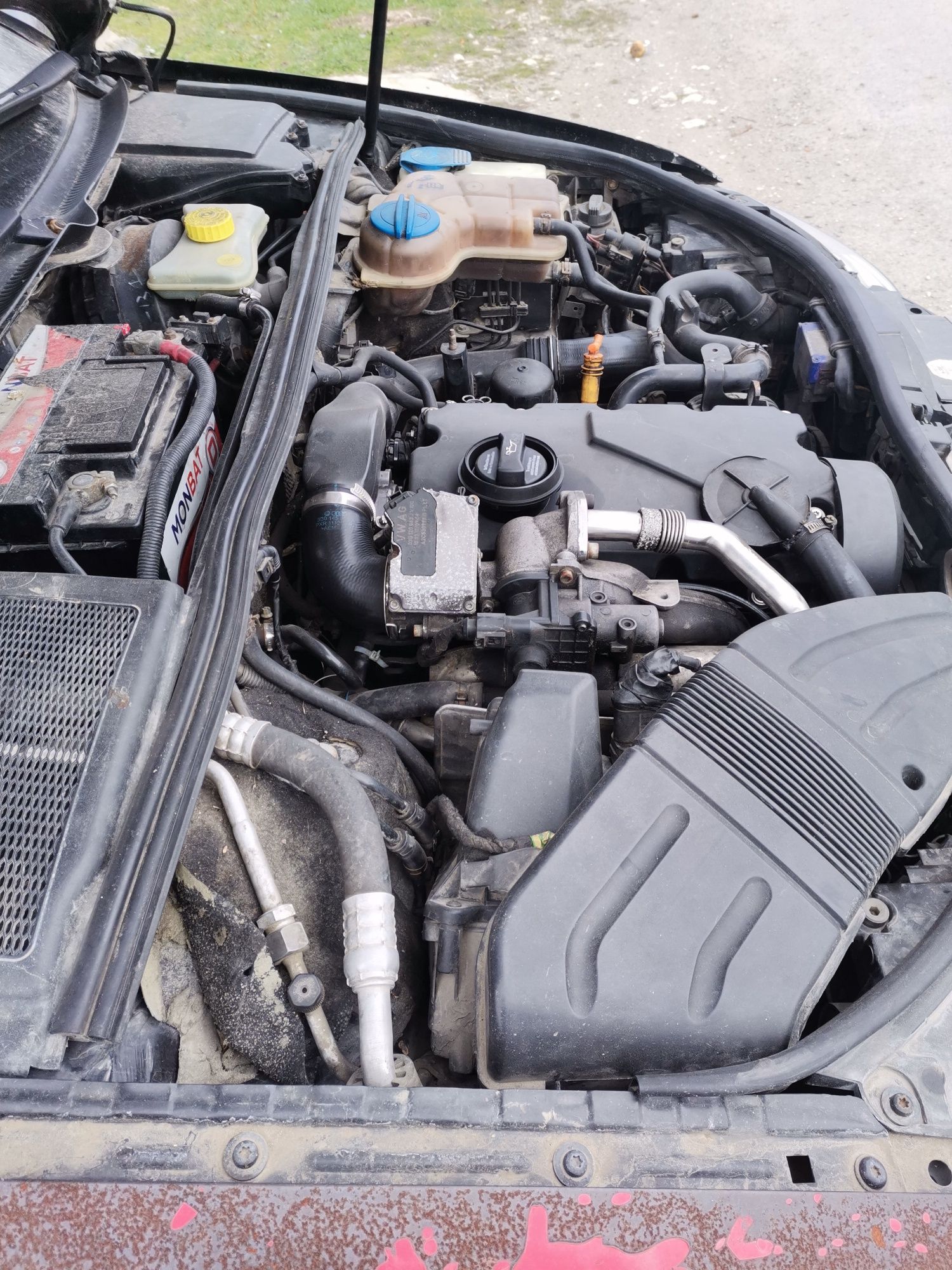 Dezmembrez Audi a4 b7 motor cu o singură axă cu came