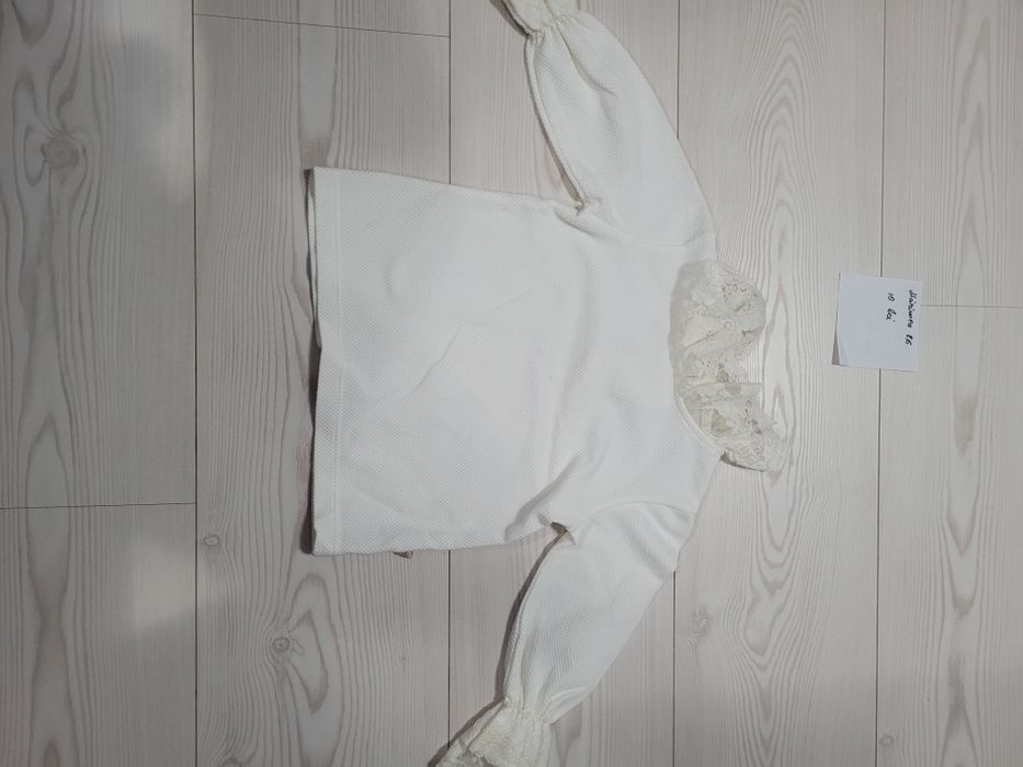 Vand haine mărimea 86,preț pe bucata
Nu asigur transport