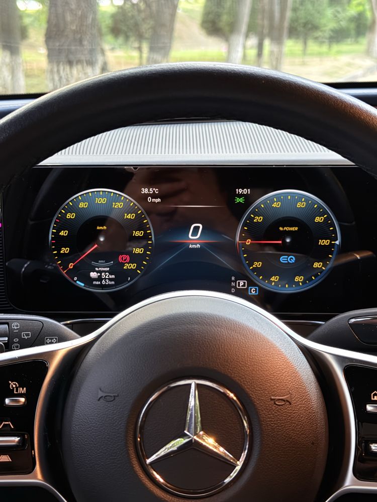 Mercedes Benz EQC400