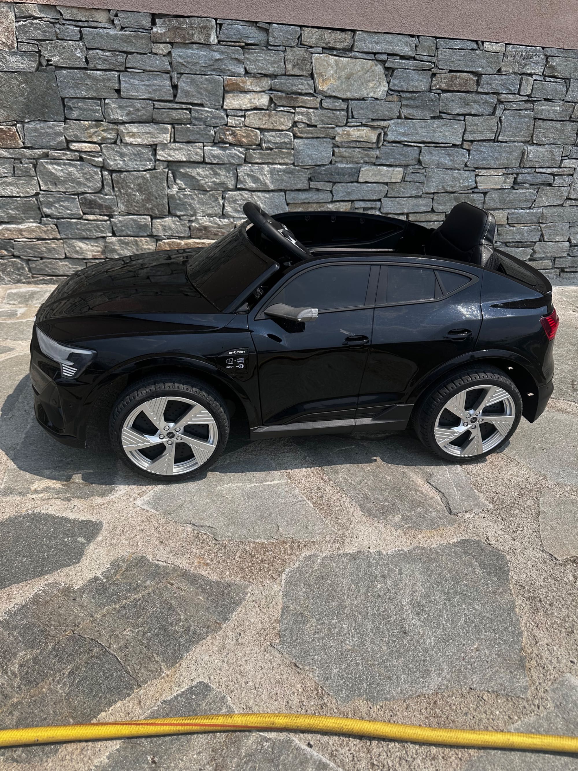 Акумулаторна количка Audi