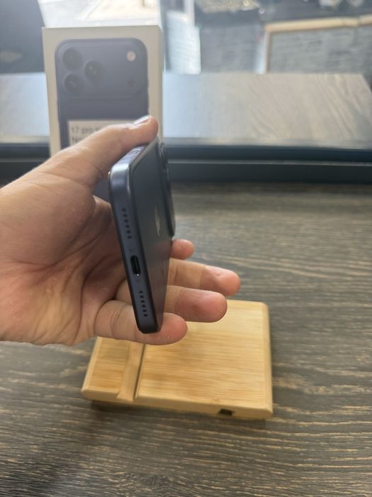 MrsAmanet: iphone 17 pro max 256 sim fizic