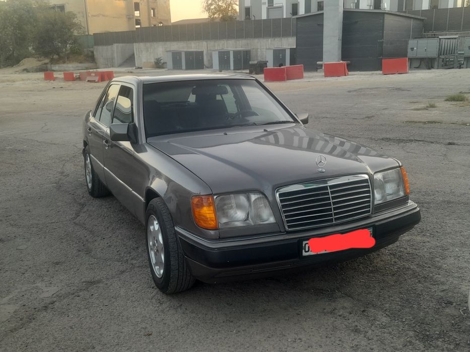E-class 124  Mersedess