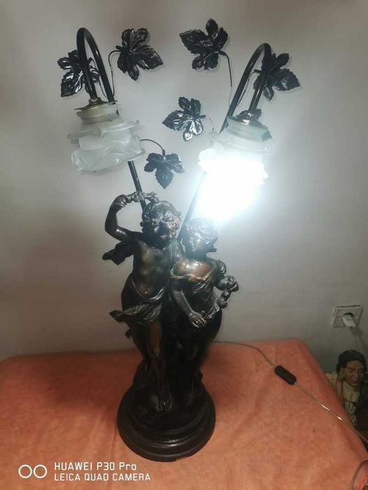 Statuie veioza cu doua brate