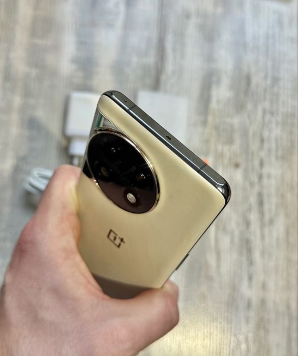 OnePlus 11 5G 256 GB 16+12 GB Ram Отличен