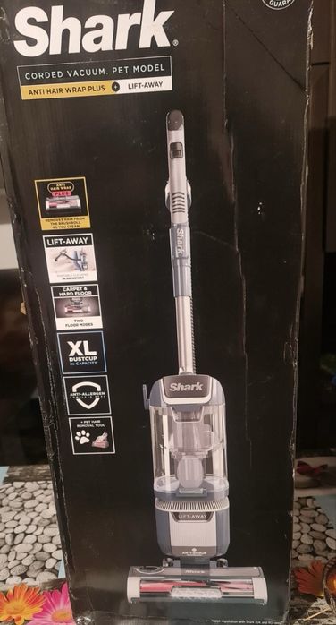 Aspirator vertical Shark Lift-Away – Anti Hair Wrap Plus, XL Dust Cup