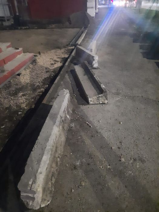 Отдам бесплатно бардюр ,срветский.Самовывоз