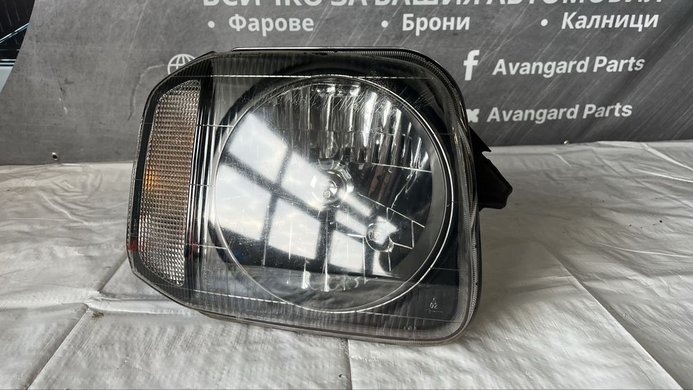 3 броя десен и 1 брой ляв фар Suzuki Jimny