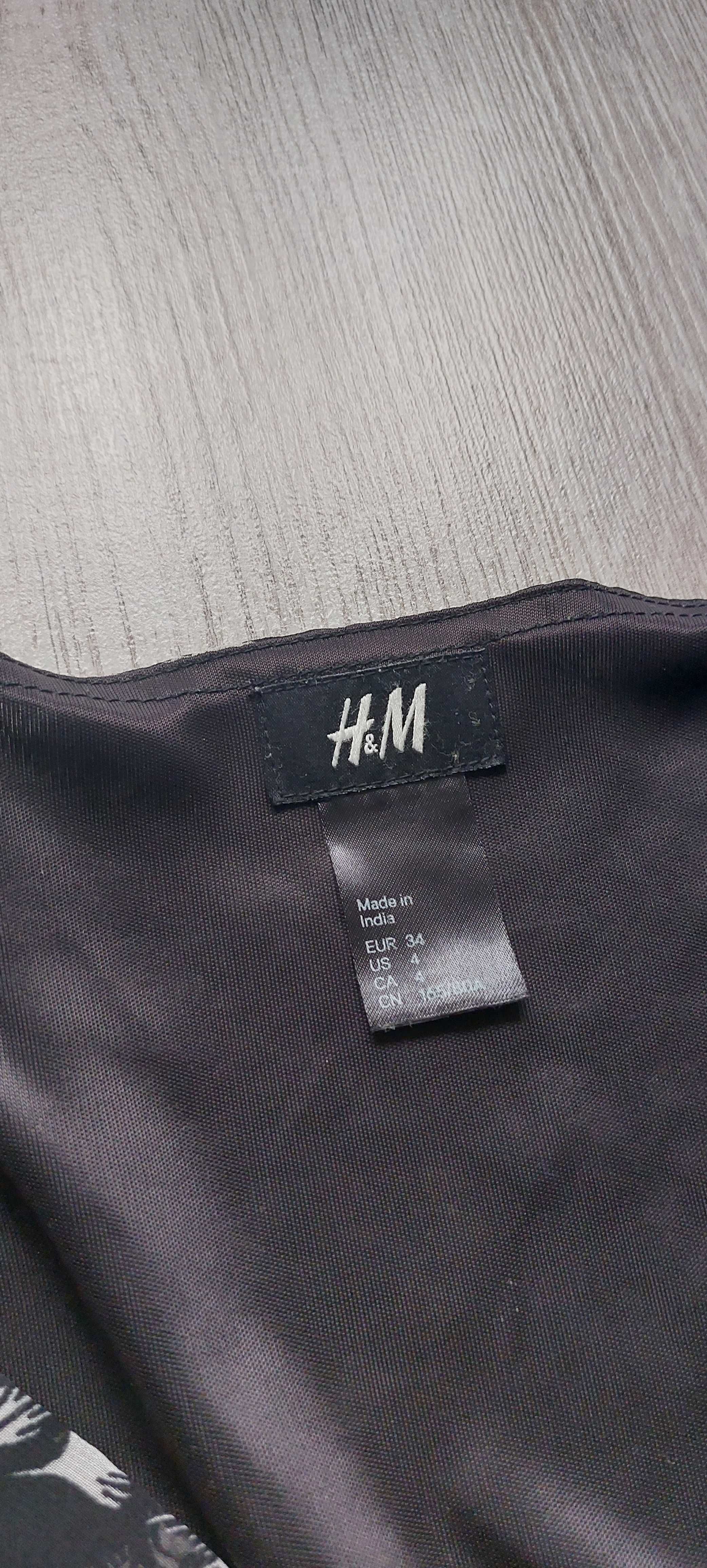 Bluzița H&M neagră cu model floral