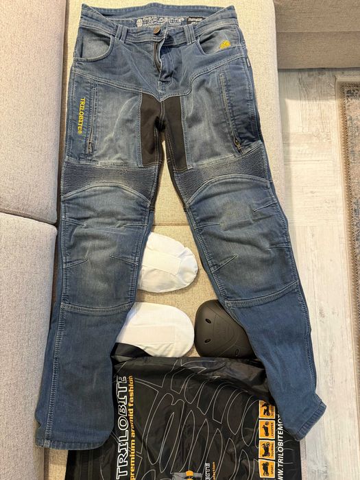 MOTO- Geaca piele REVIT Restless 1200RON Blugi TRILOBITE 800RON