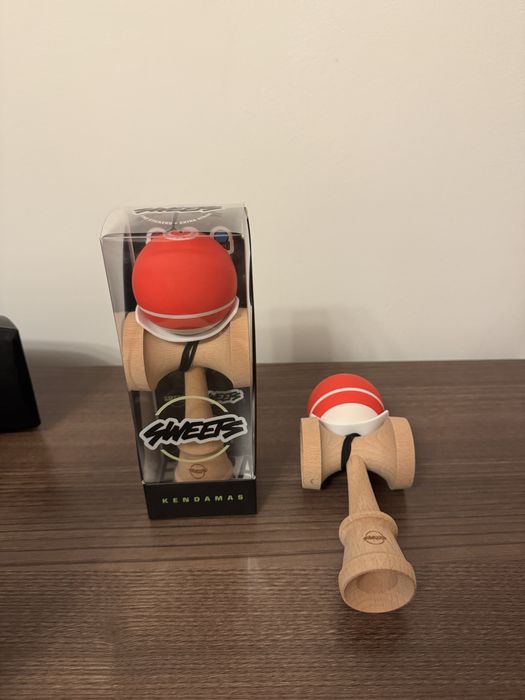 Kendama Sweets Tracker Broken Shape AntiSkid Red nou