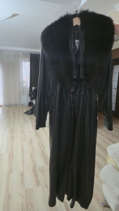 Продается кожаный плащ