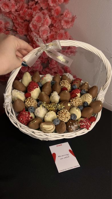 Клубника в шоколаде корзина
