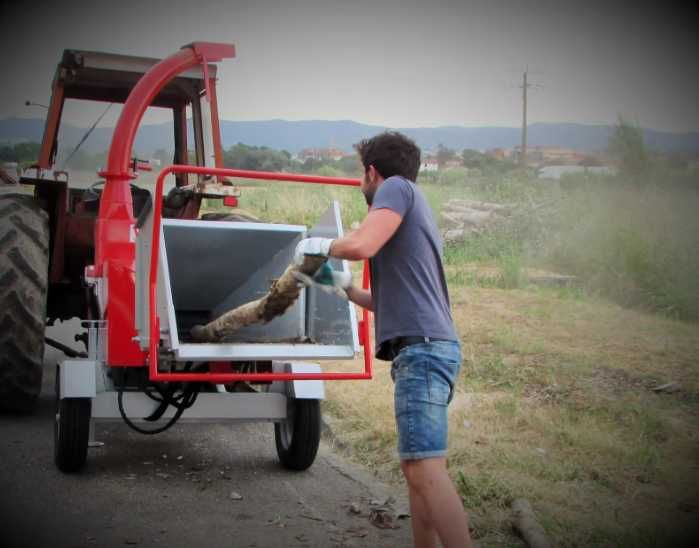 Tocator PROFESIONAL de crengi si resturi vegetale dupa tractor