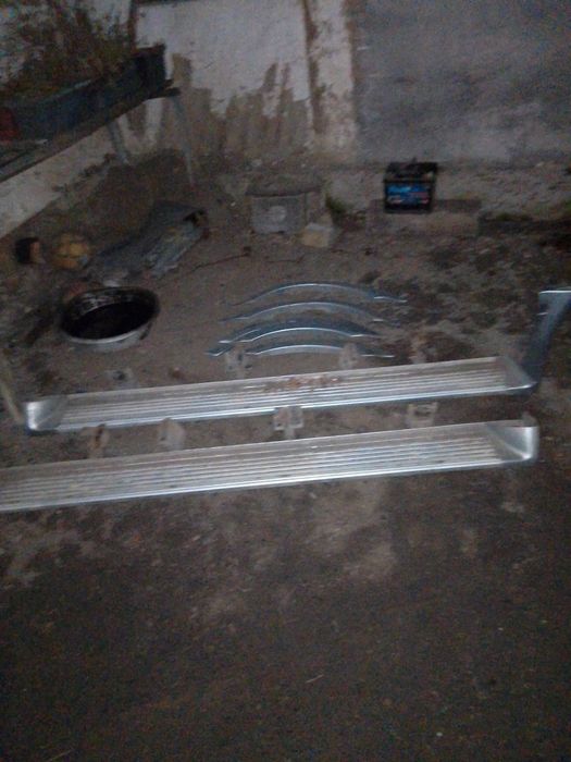 Подножки молдинги на крылья