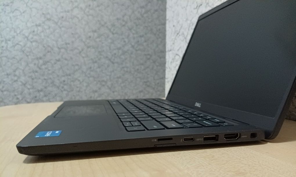 DELL Latitude 7320 13,3" IPS FHD/CORE i5- 1145G7/8GB LPDDR4/256GB NVMe