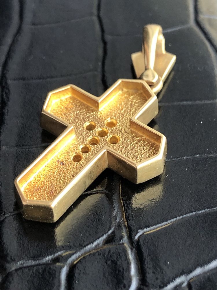 Уникален масивен златен кръст с диаманти