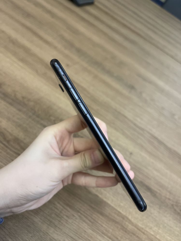 Продам Iphone SE
