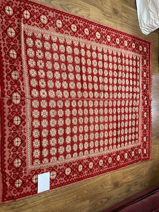 Vând cuverturi,preșuri,macaturi,velințe etc