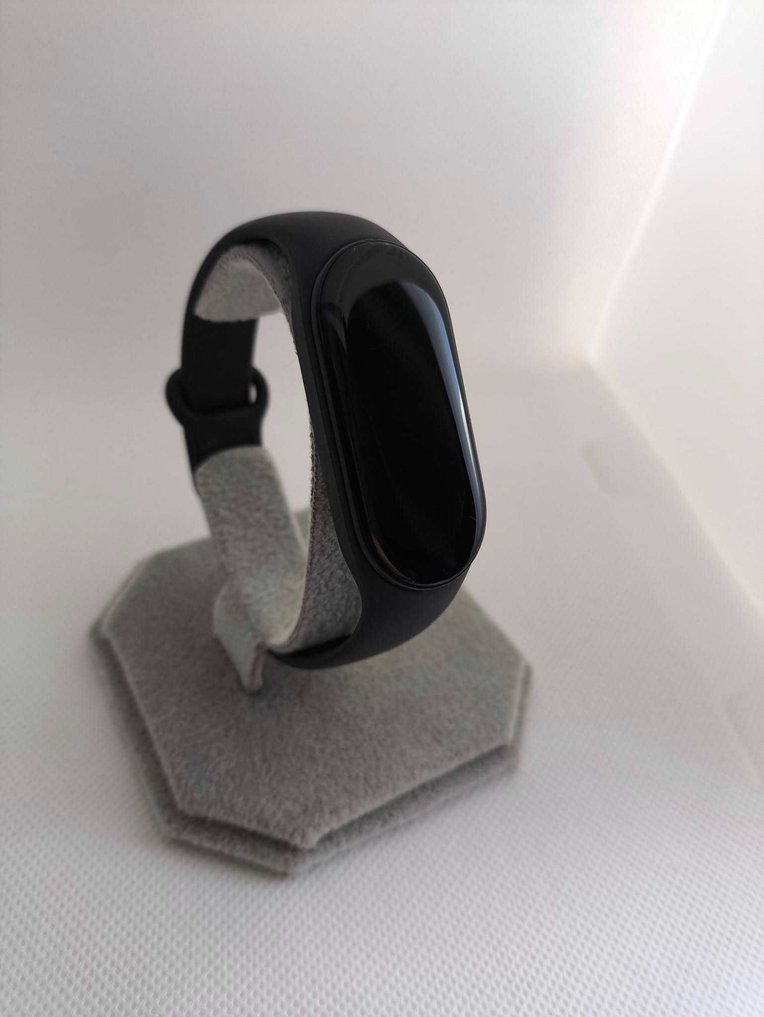 Фитнес гривна Xiaomi Mi Band 7 – Отлично състояние!