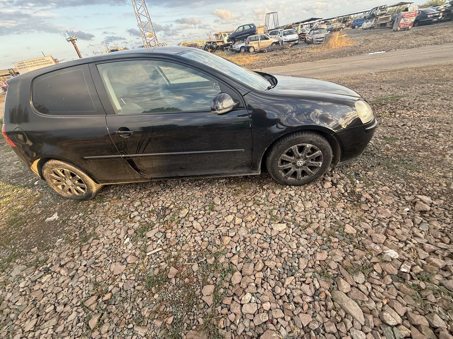 Volkswagen Golf 5  1.6 FSI - части