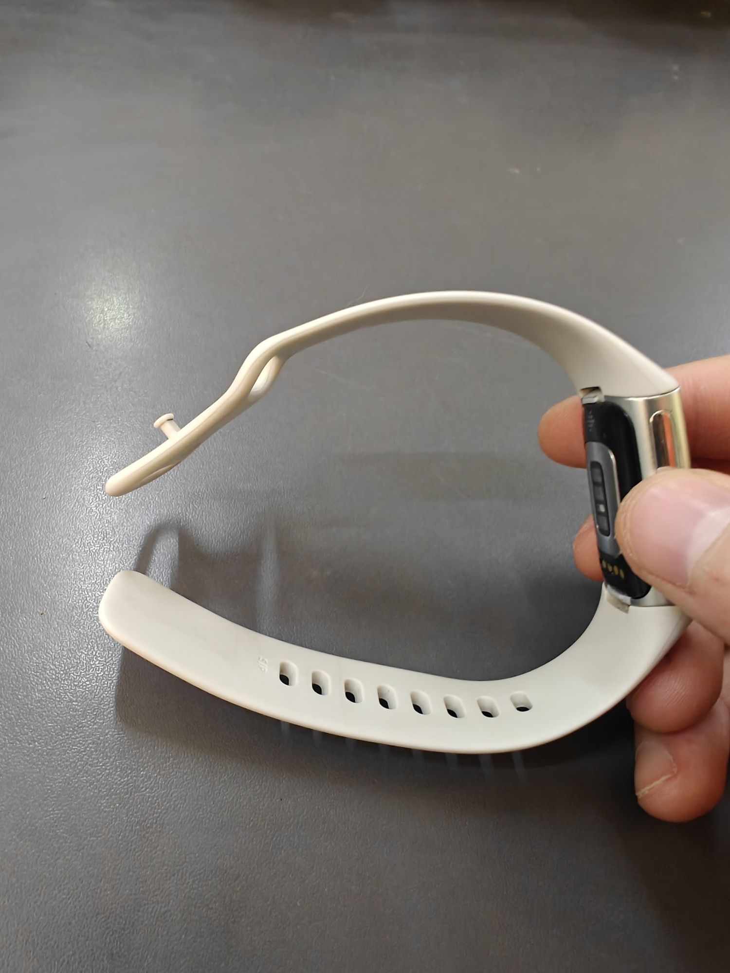 FitBit charge 6 fitness braslet