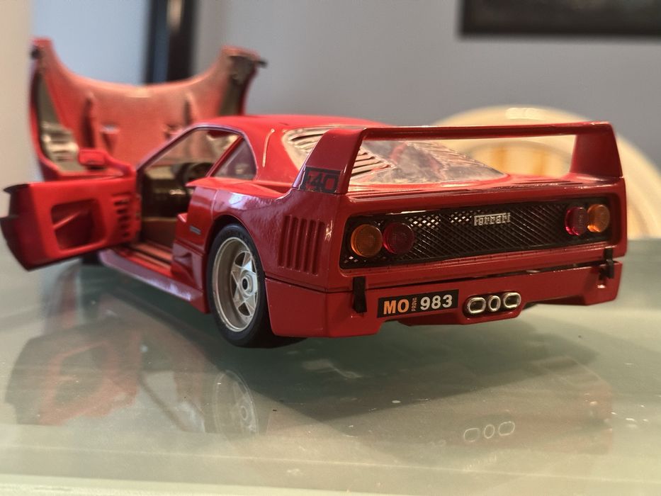Macheta Ferrari F40 1:18