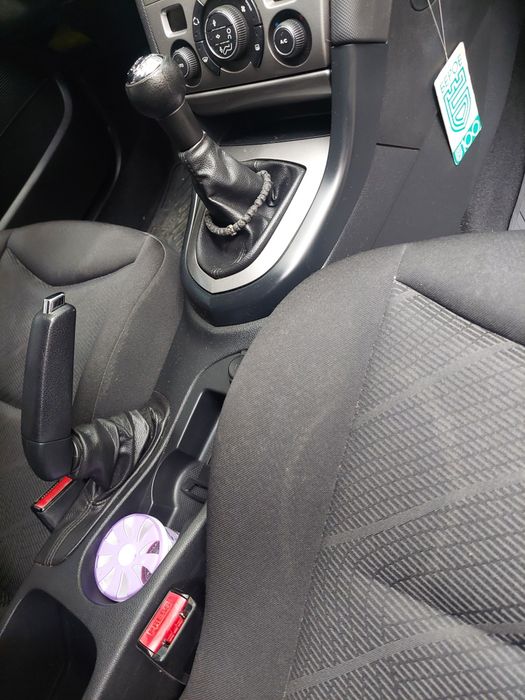 308 1.6 D 2011г. Конзола между предни седалки