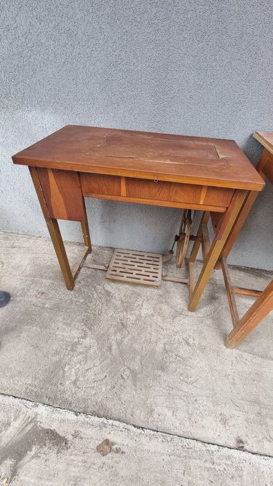 Vând mașină de cusut retro