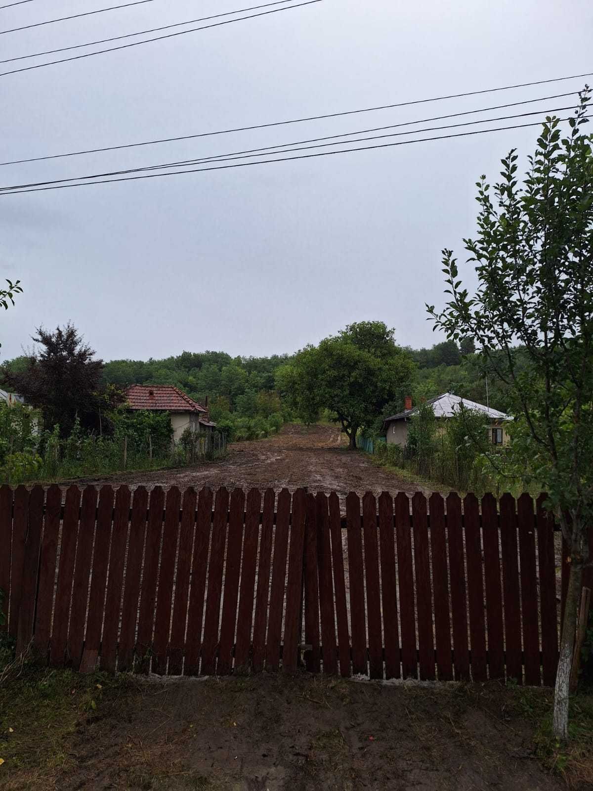 Teren intravilan  2.500 m.p. - Com Gornet - Cricov, Sat Coșerele