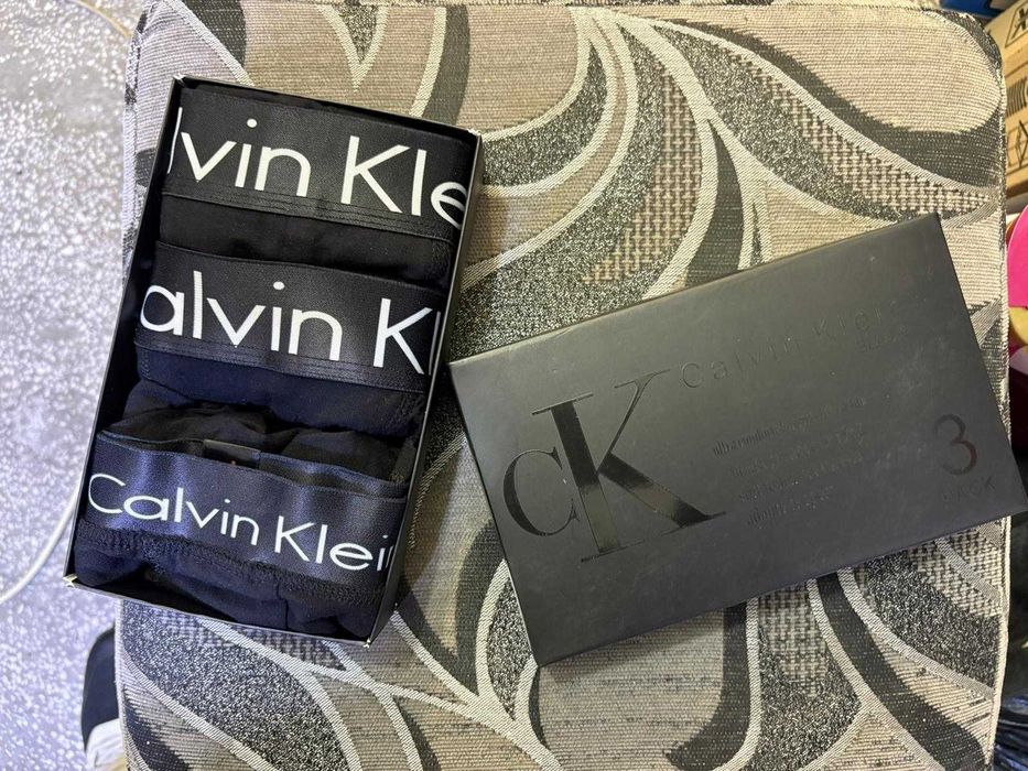 boxeri calvin klein model 2025