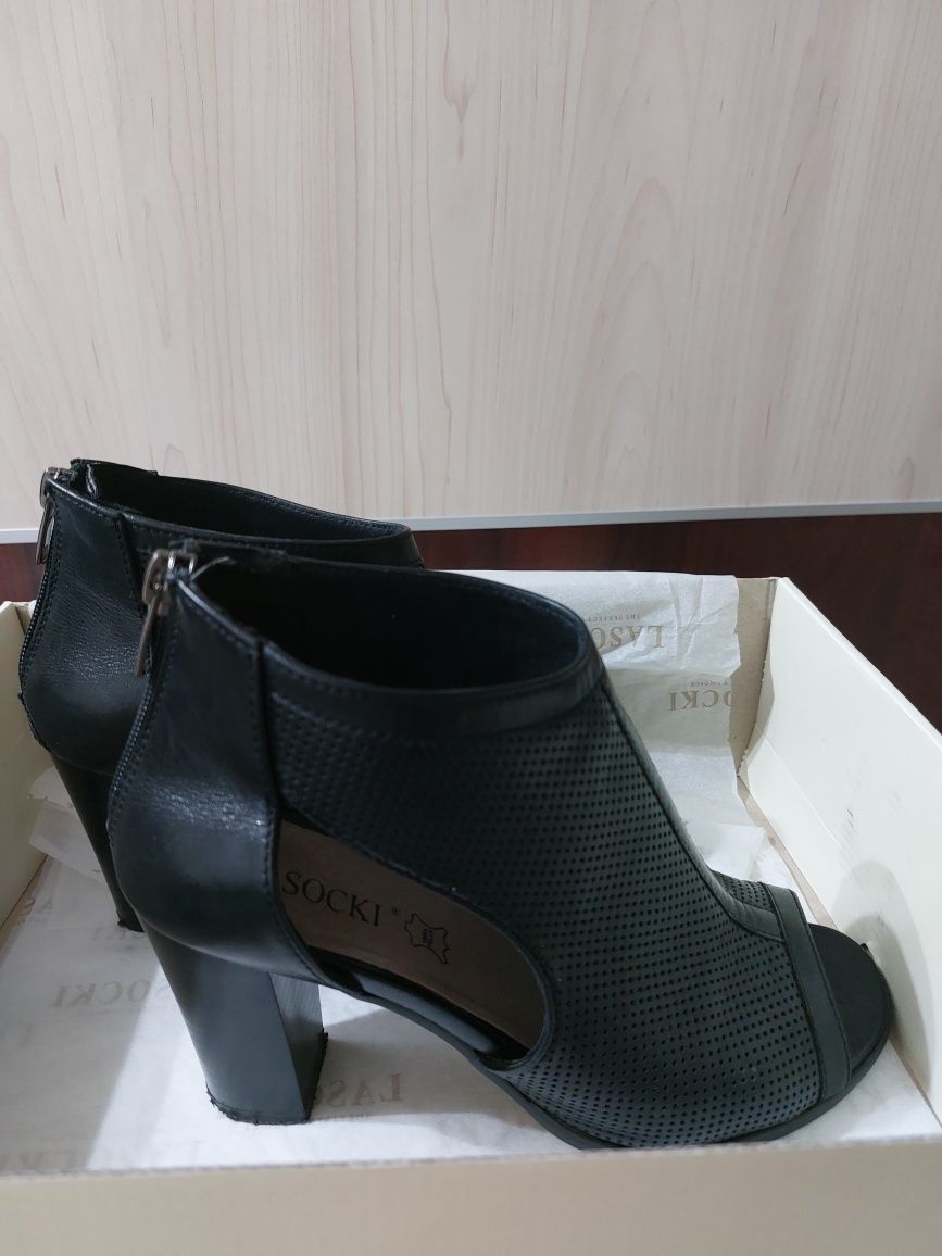 Sandale negre piele Lasocki