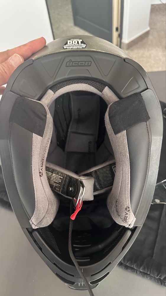 Каска ICON Airflite Battlescar 2