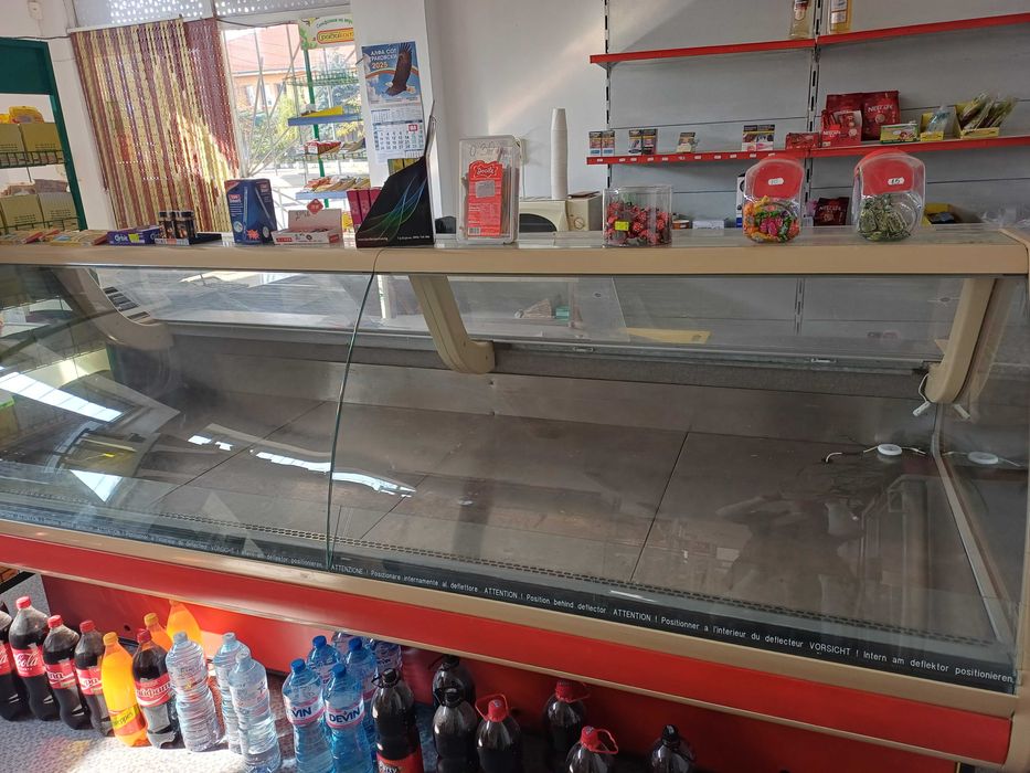 Хладилна витрина